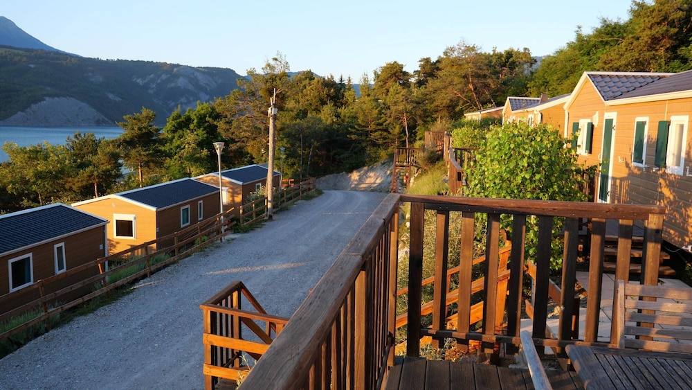 Apartment on Lake Serre-poncon With Pool