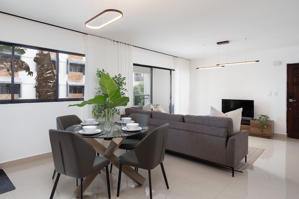 Plaza Colonial Residence By YellowKey