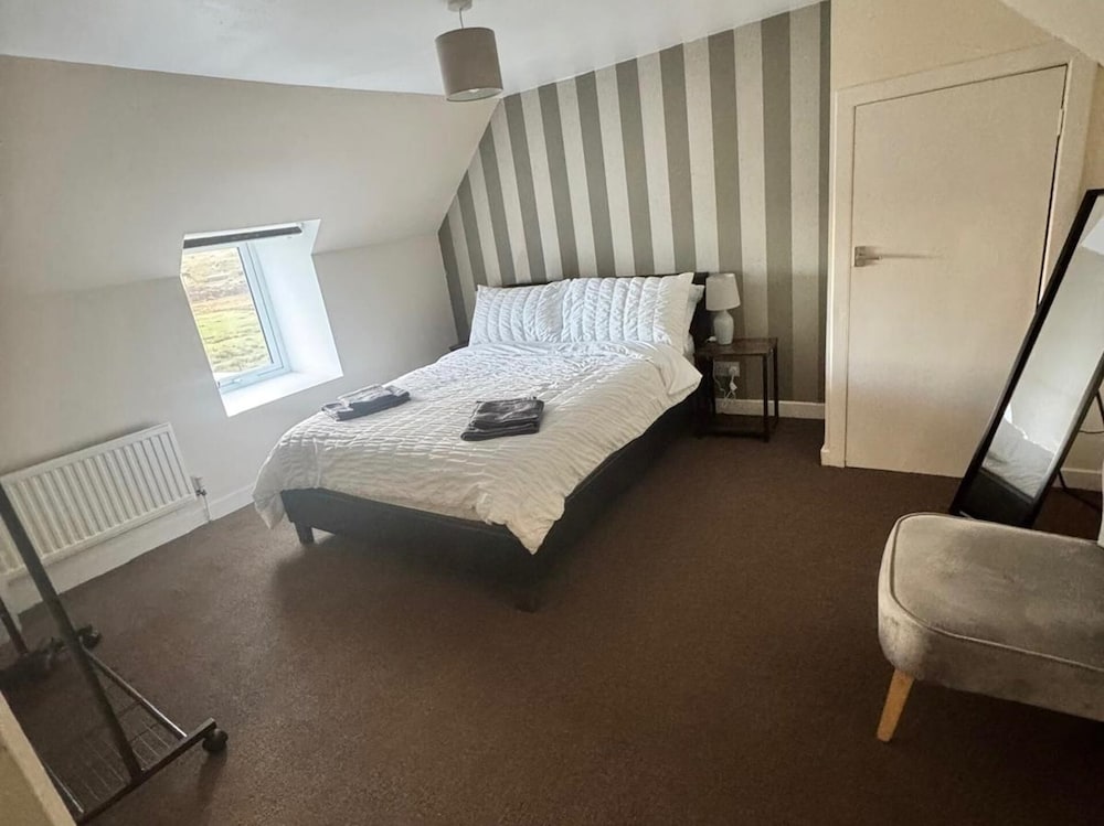 Croft House - Sleeps 4 & Mountain View