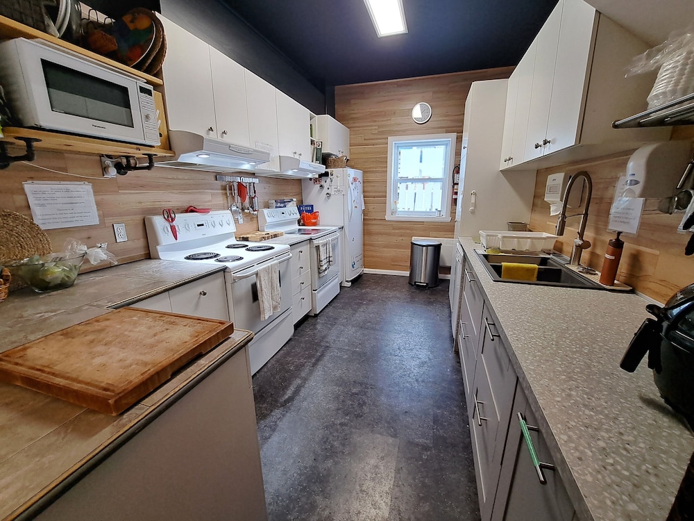 Levis Vacations - Auberge Jeunesse LouLou's Backpacker Hostel - Property Image 88