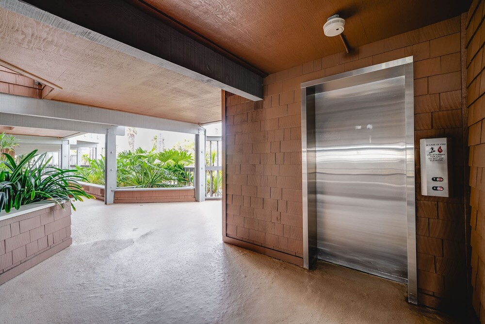 Luxury Oceanfront Condo With Private Beach Access