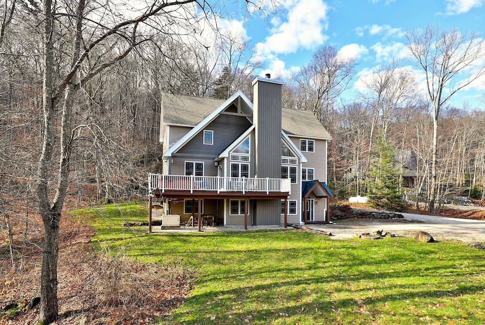 The Queens Croft V2 - Luxury Killington Ski Home. Newer. Better. Ski-ier. 3 Bedroom Home view 5