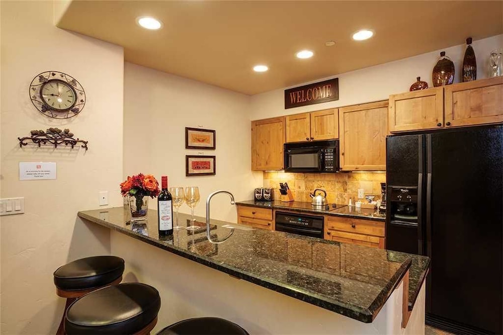 3105 Champagne Lodge, Trappeur's Crossing Apartment 2
