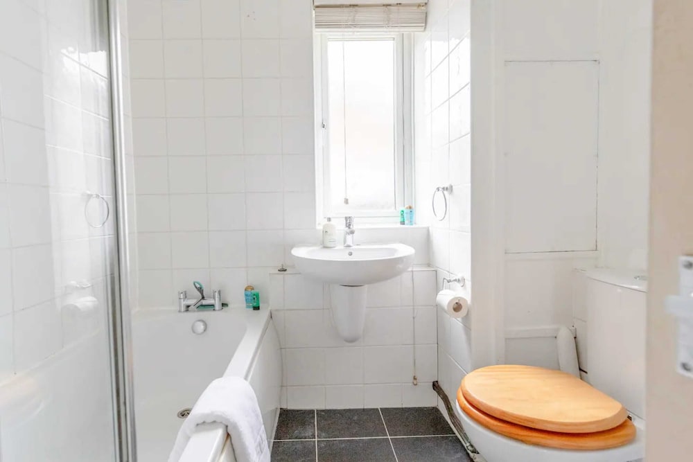 Cosy 2BD Flat - New Cross