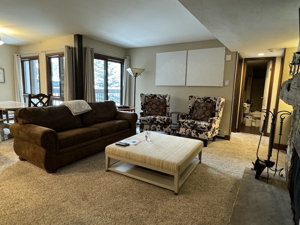 Beautiful Renovated 3br In Keystone 3 Bedroom Condo