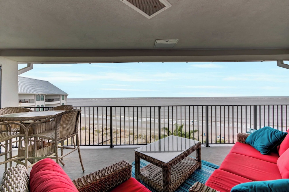 518 Seascape Waterfront Views + Community Pool
