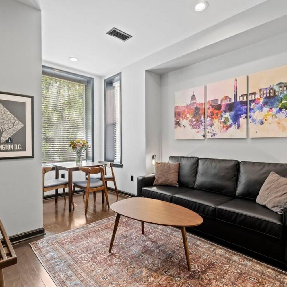 Charming DC Rowhouse Condo - Ideal Long-term Stay