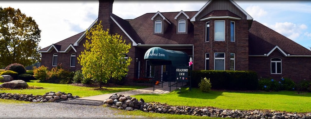 Meadville Vacations - The Seasons Inn at Nicks Place - Property Image 1