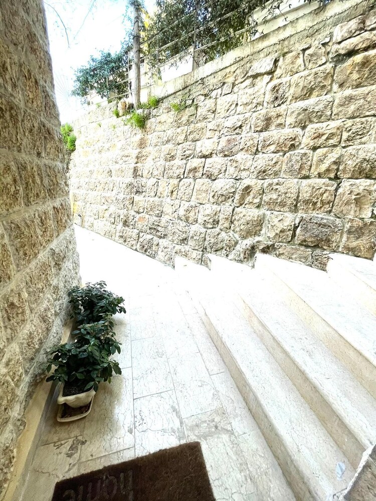 Photo 33