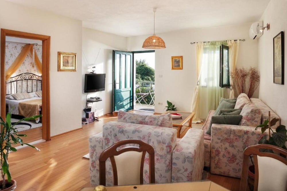 Mirta - Rustic Villa - H