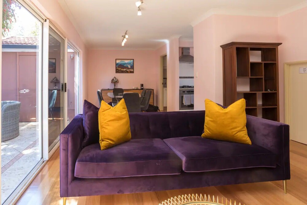 Homely 2 Bedroom Apartment in Maylands view 4