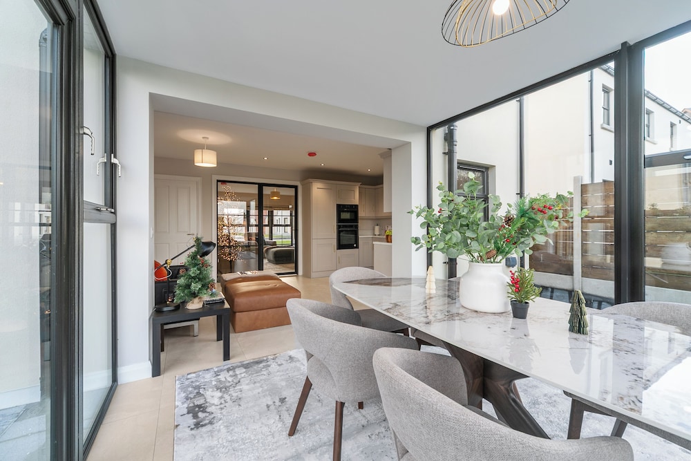 Modern Entire Home Retreat in Newry