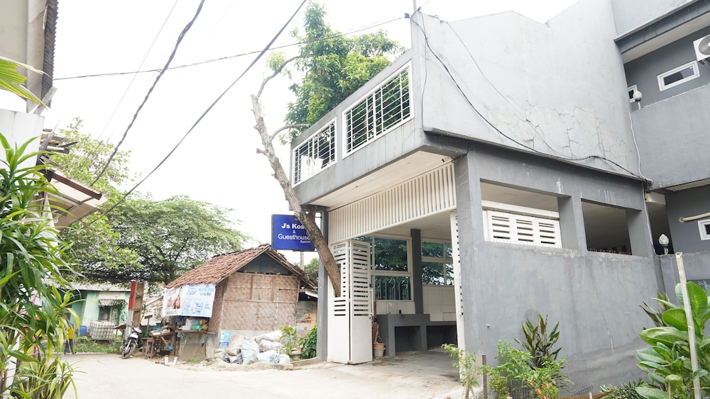JS Sentul City