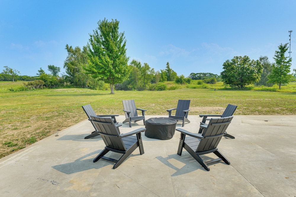 3 Mi to St Lawrence River: Spacious Ranch Home