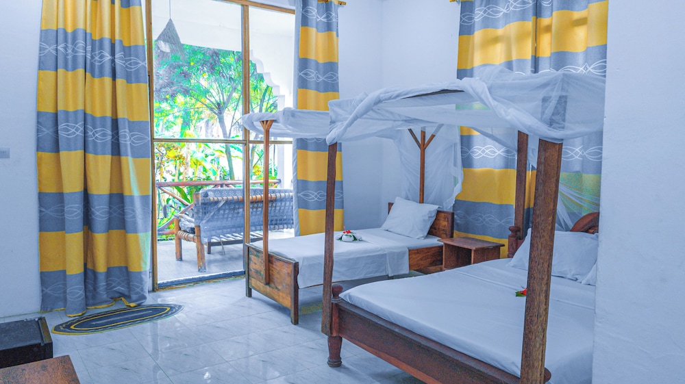 Tuna Nungwi Beach Bungalow