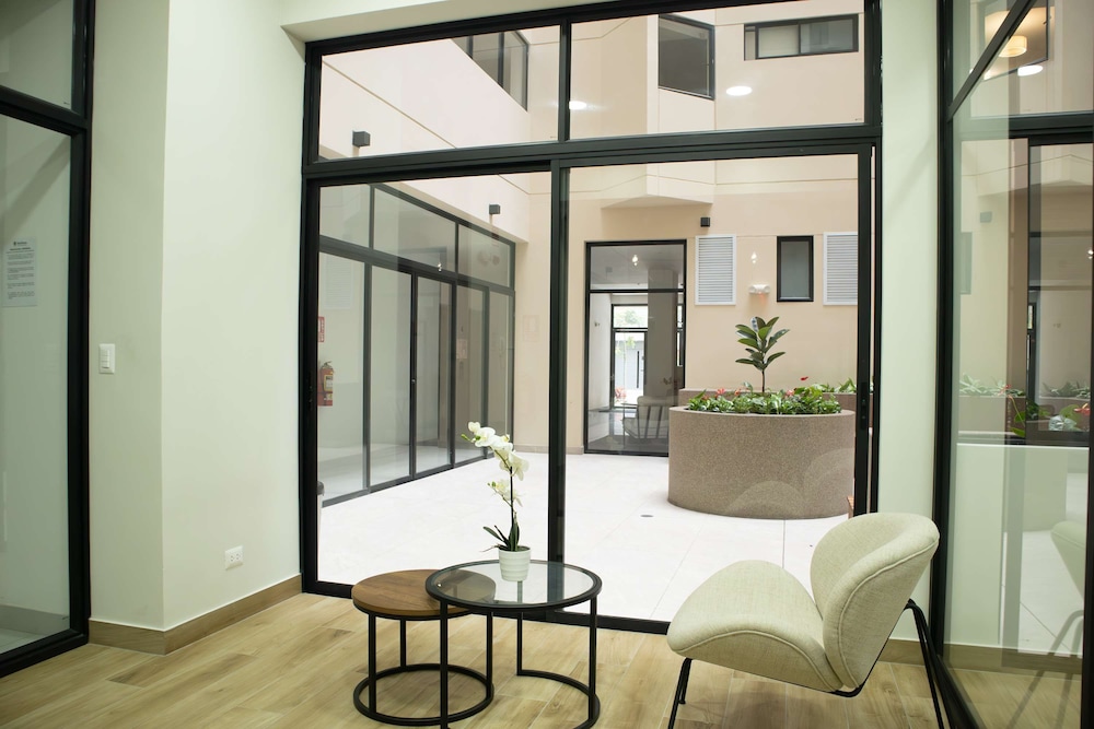 w Cozy 1BR w Balcony Near Kennedy Park