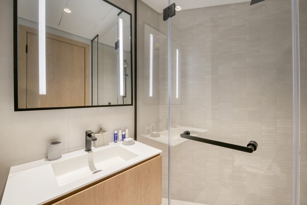 Luxury Apt W Burj Khalifa Vw Dubai Canal Access