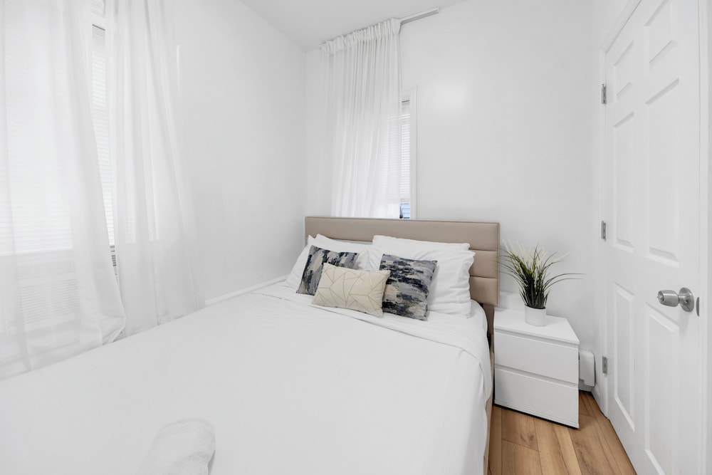 Uscale 2BR Escape in the Heart of NYC
