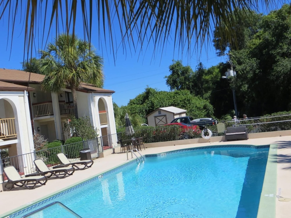 The Central Motel