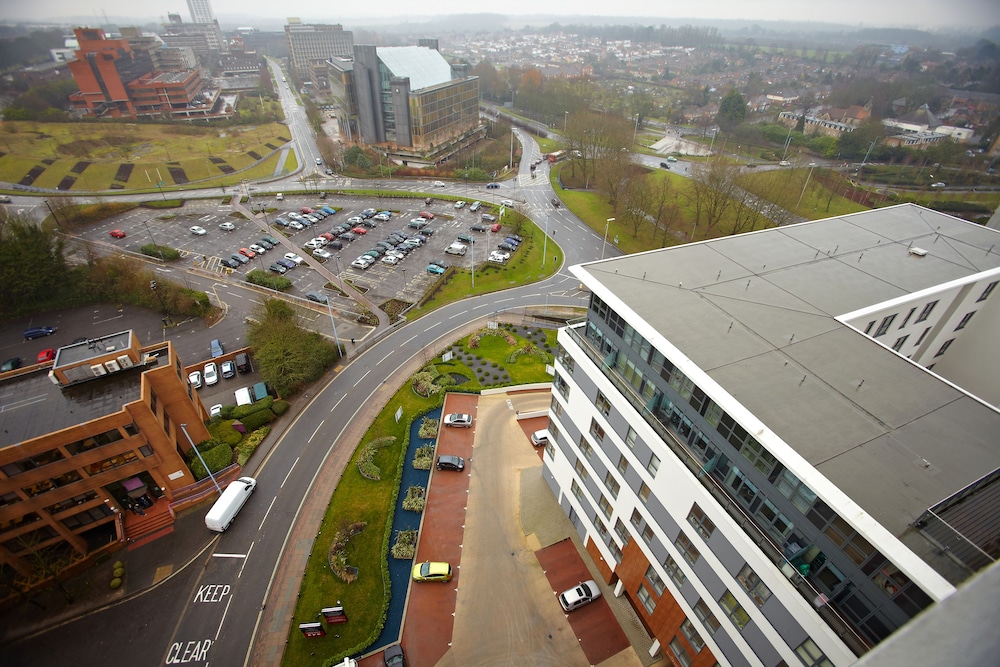 Basingstoke Vacations - Skyline Plaza by Viridian Apartments - Property Image 2