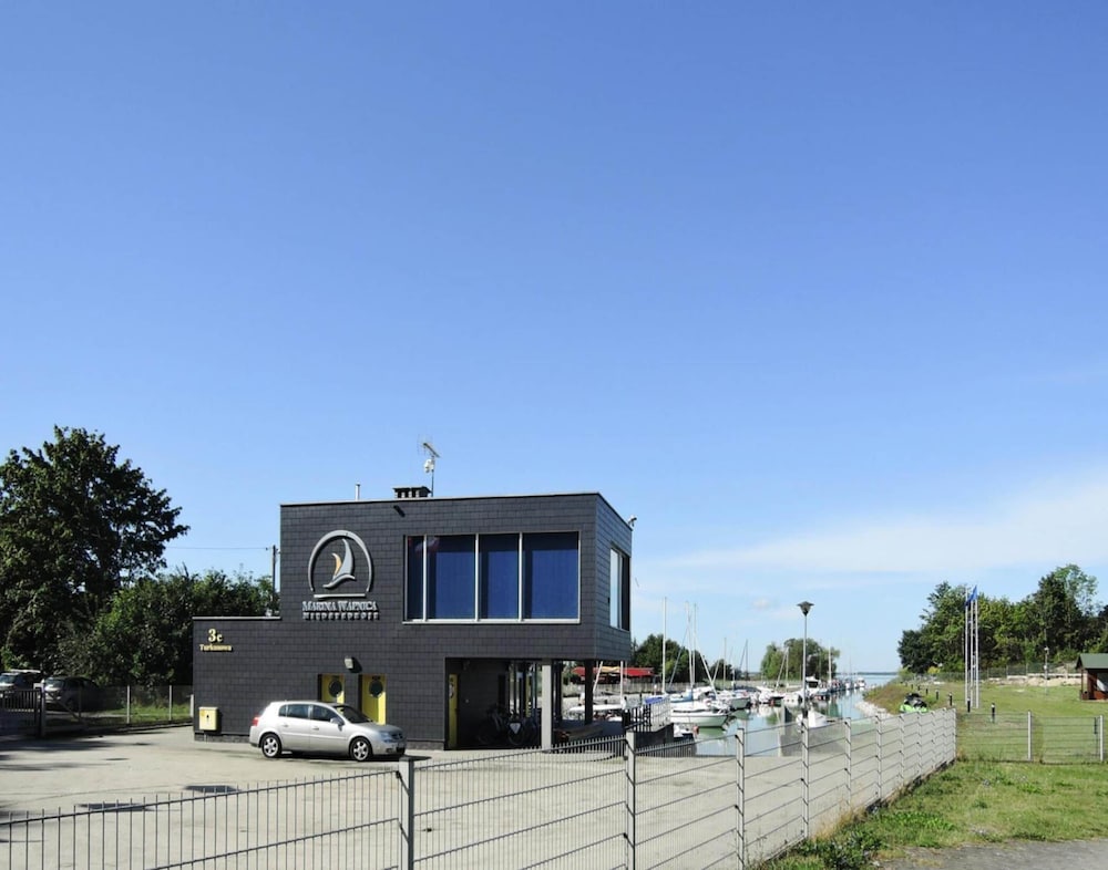Bungalow Near Turquoise Lake and Baltic Sea