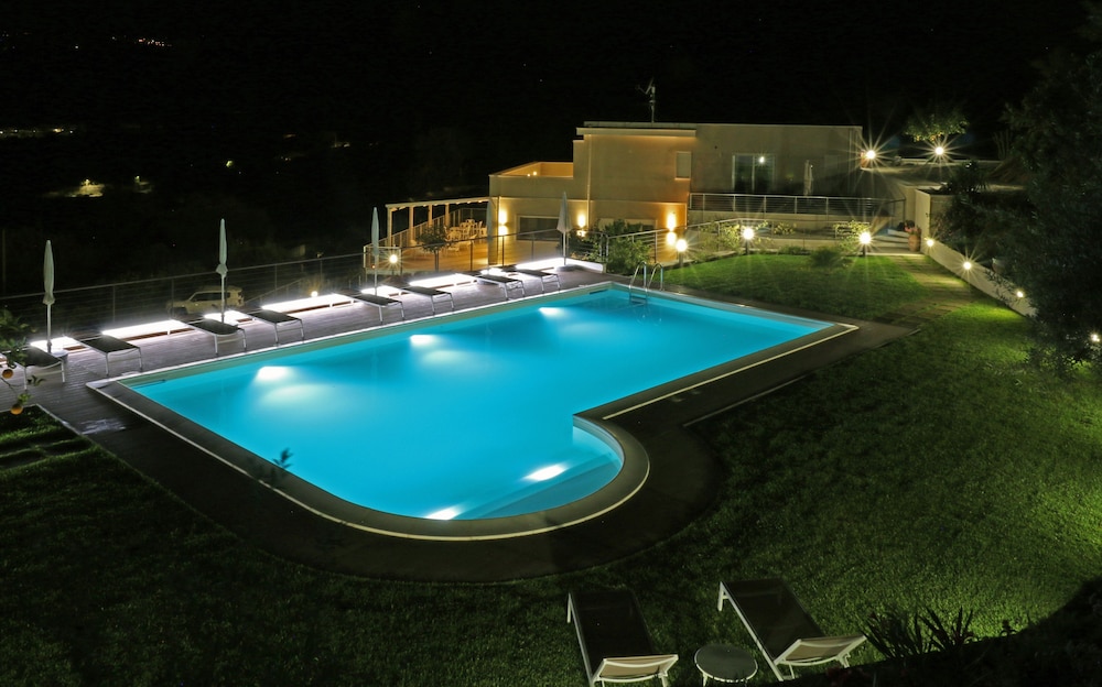 Siké Holiday Home