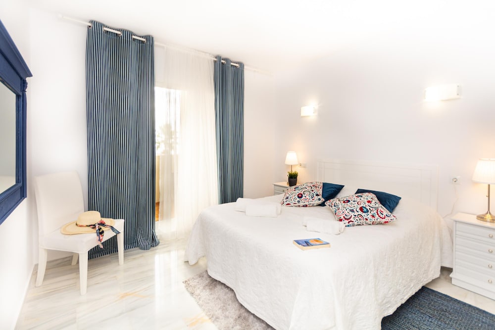 Calahonda Elegance With Pool And Sea View photo 5