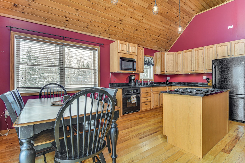 Snowmobiling On-site: Secluded Vermont Getaway