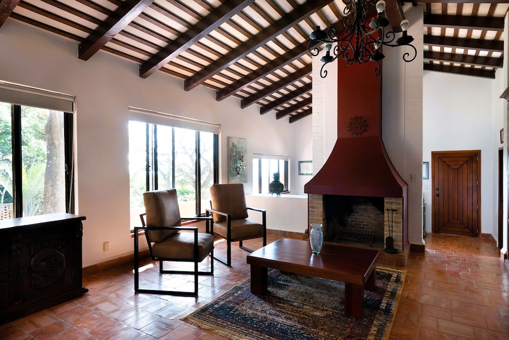 Anana Rancho San Rafael Pool and Lake Views