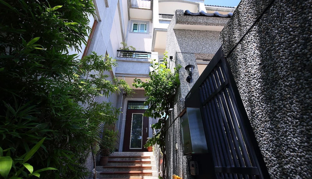 Pine Sea and Flower Hostel