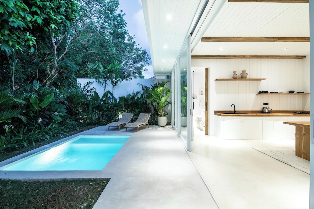 Chic 2BR Villa, 5min to Bingin's Coastal Bliss
