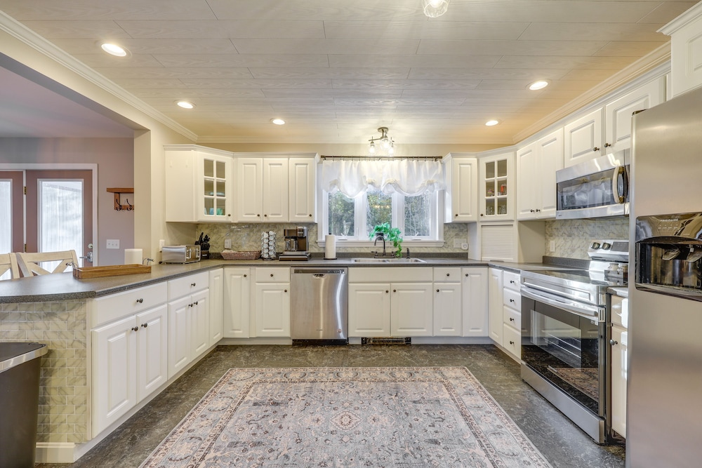 Spacious Eagle Lake Home w/ Fireplace & Deck