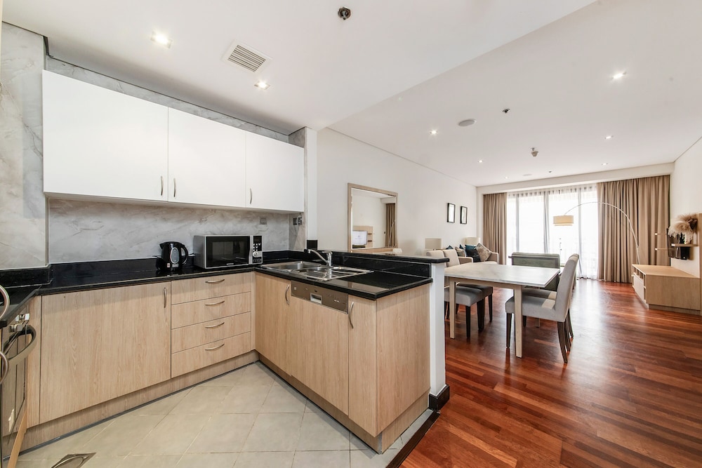 Exotic Apartments at Royal Amwaj
