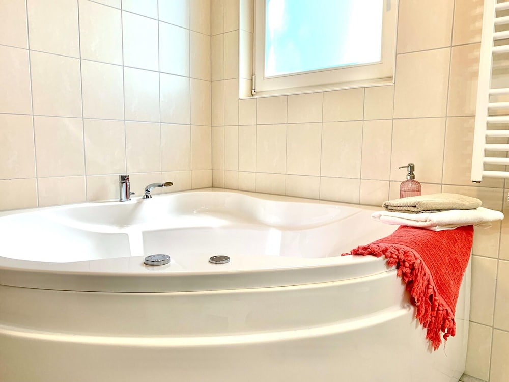 Lovely Holiday Home in Dummer Near Lake