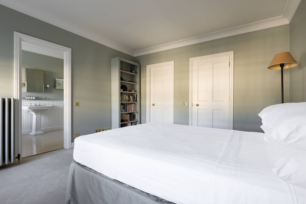 Earl's Court Square XI by Onefinestay