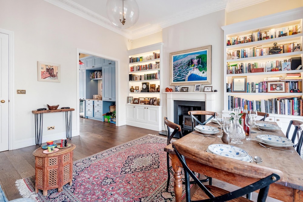 Charming Pimlico Home Close to the River Thames by Underthedoormat
