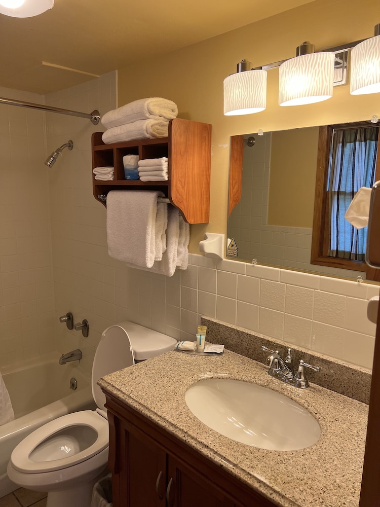 All Star Inn & Suites
