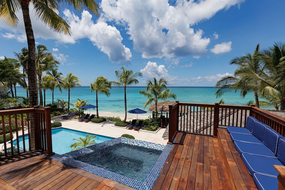 Newly Renovated Notos Cove Villa Property