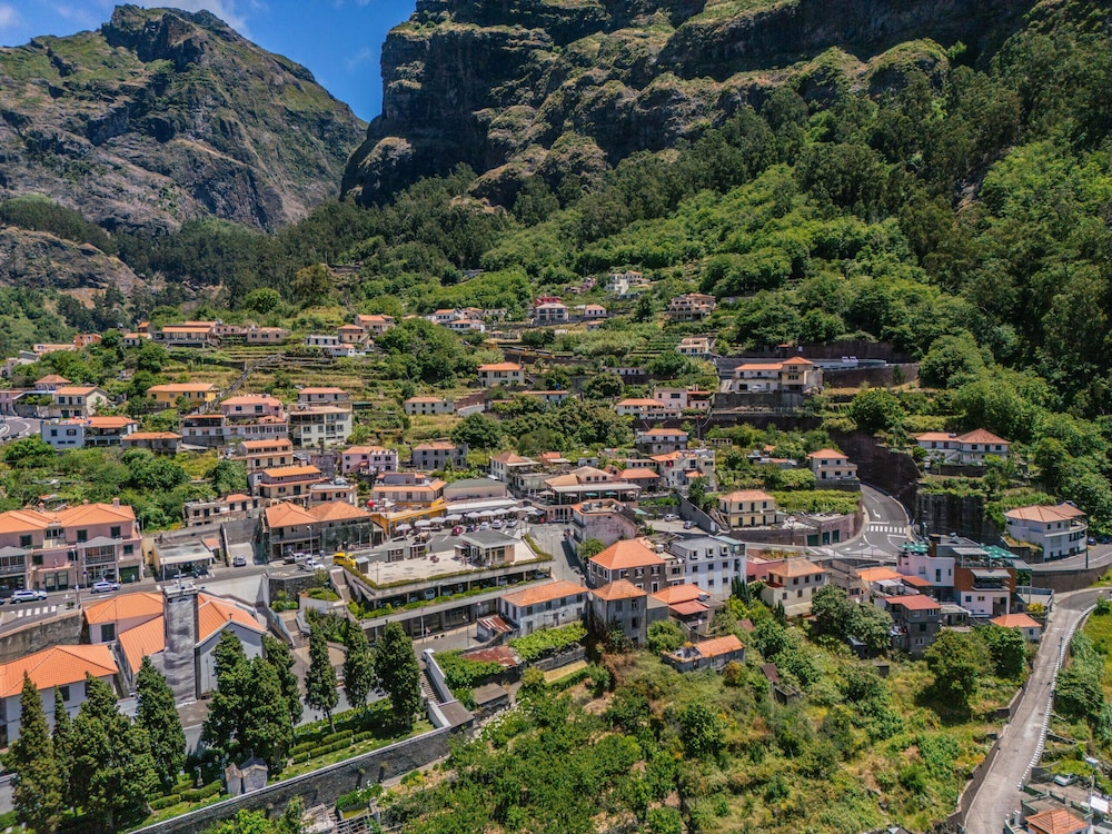 Cora o da Madeira - Quebrada by Madeira Sun Trave