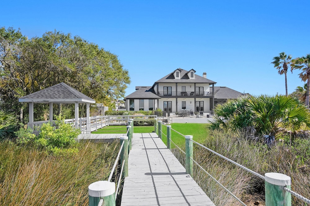 Waterfront Home w Patio Heated Pool Dock Beach