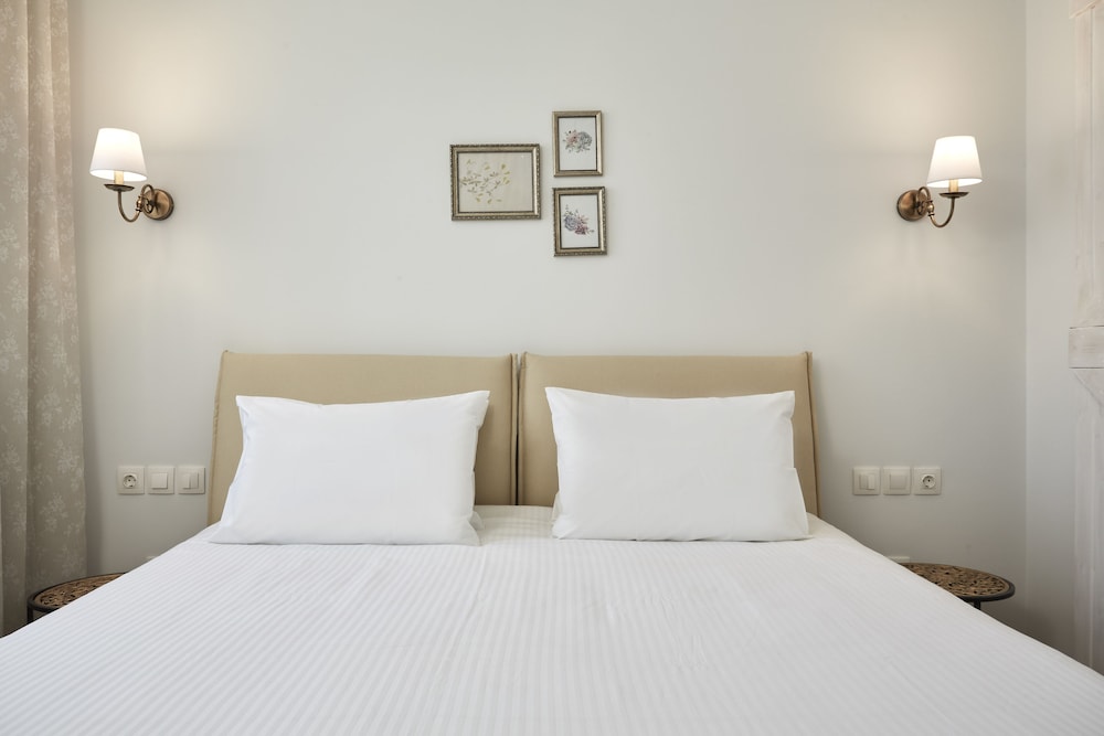 Luxury n Chic Athens Museum Apt