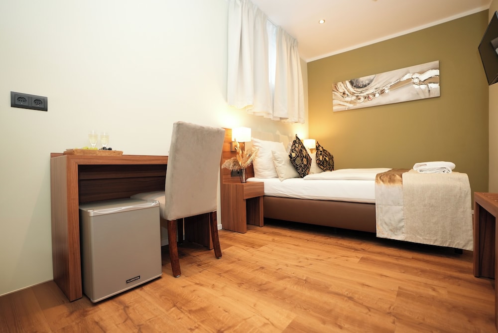 Frankfurt Vacations - Hotel Attache - Property Image 110
