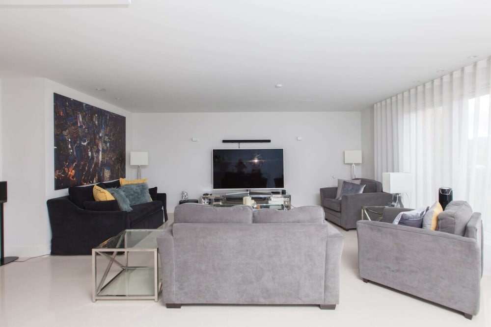 Luxurious Central Edinburgh Apartment - Sleeps 6