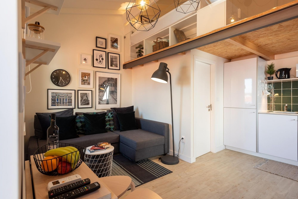 Mezzanine Stylish Apartment U