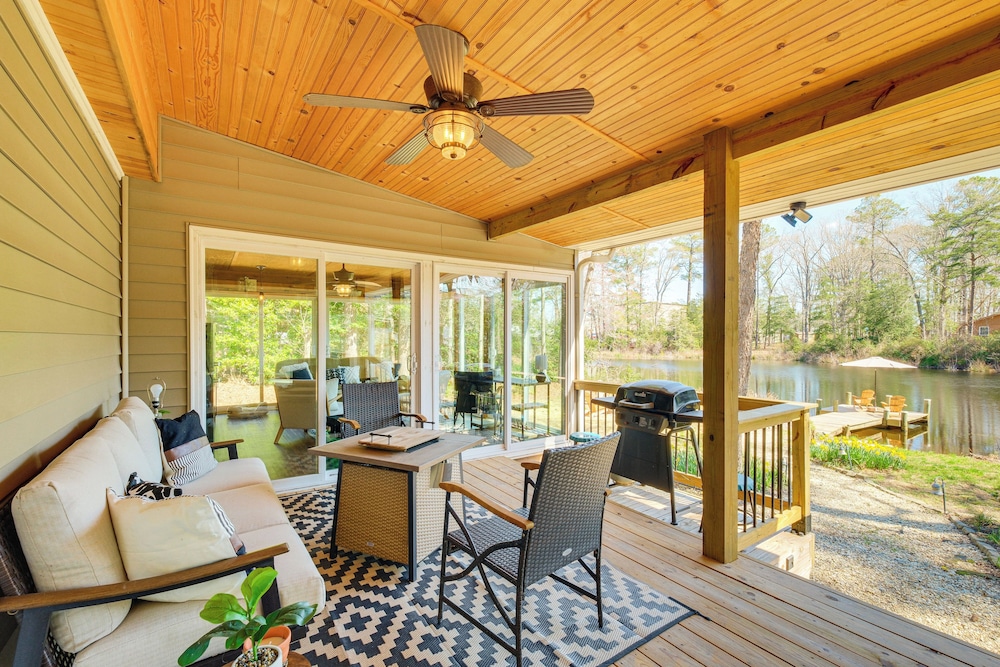 Dock, Sunrooms & Fire Pits: Deltaville Home!