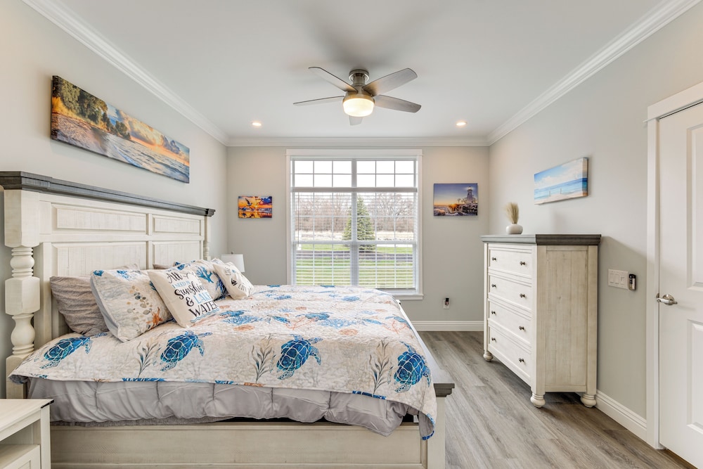 Furnished Screened Porch: Baypoint Resort Home!