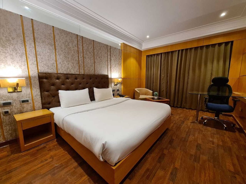 HOTEL SHEMRON
