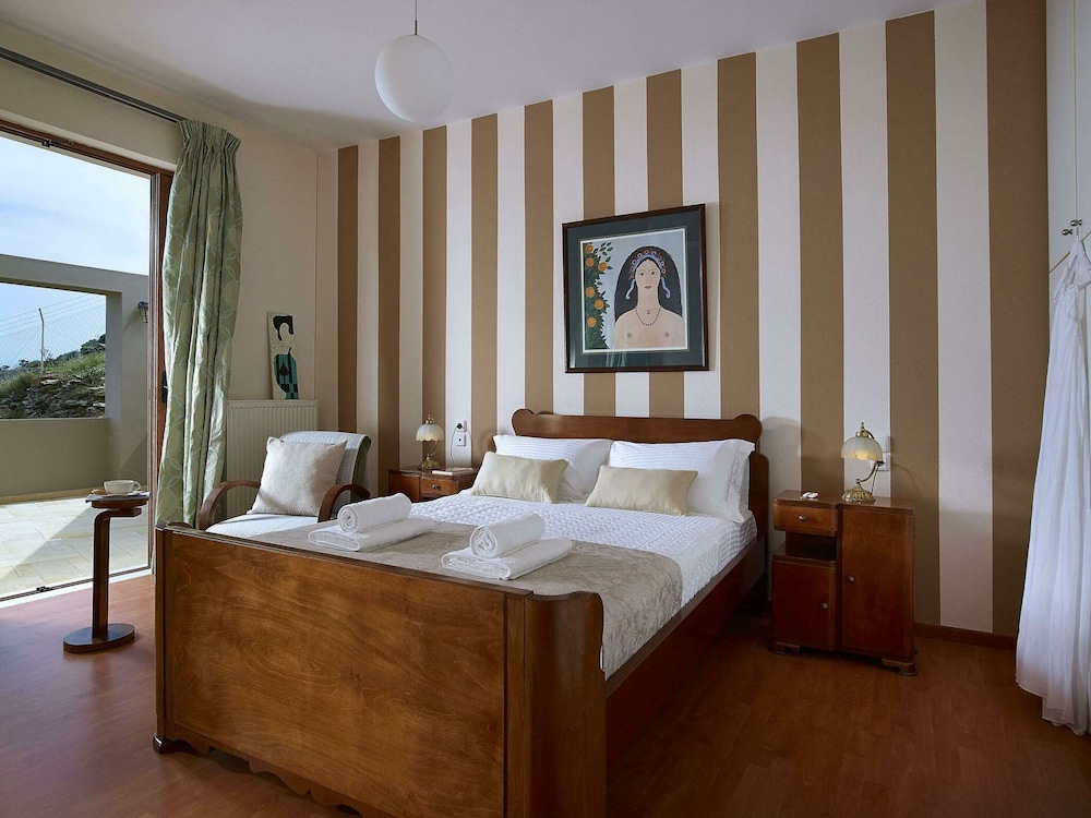 Luxury Villa With Heated Pool 700m to the Beach view 5