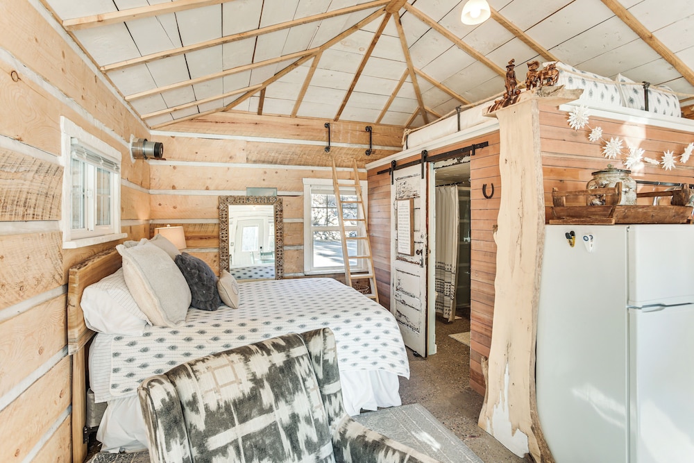 4 Mi to Main Street: Riverfront Minnesota Cabin