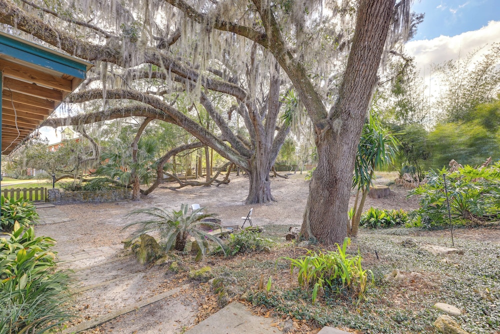Nature Coast Hideaway w/ Deck on 5 Acres